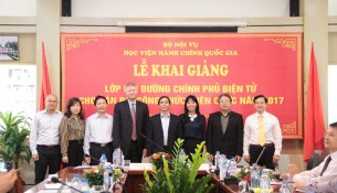 PGS. TS. Triệu Văn Cường – Thứ trưởng Bộ Nội vụ, TS. Đặng Xuân Hoan – Giám đốc Học viện Hành chính Quốc gia cùng các chuyên gia, giảng viên dự Lễ khai giảng