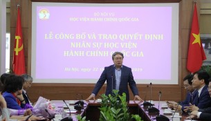 TS. Đặng Xuân Hoan phát biểu chúc mừng và giao nhiệm vụ cho các đồng chí được bổ nhiệm