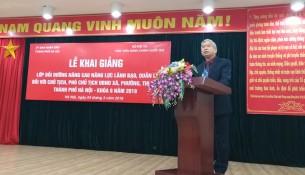 NGƯT.TS. Vũ Thanh Xuân, Phó Bí thư Đảng ủy, Phó Giám đốc Học viện Hành chính Quốc gia phát biểu tại buổi Lễ