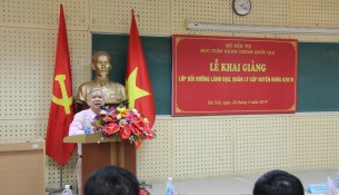 NGƯT.TS. Vũ Thanh Xuân - Phó Giám đốc Học viện phát biểu khai giảng lớp học