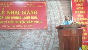 TS. Hà Quang Thanh - Phó Giám đốc thường trực Phân viện Học viện Hành chính Quốc gia tại TP. Hồ Chí Minh phát biểu tại buổi lễ