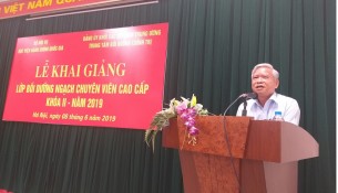 NGƯT.TS. Vũ Thanh Xuân - Phó Bí thư Đảng ủy, Phó Giám đốc Học viện Hành chính Quốc gia phát biểu tại buổi lễ