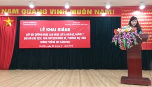 Đồng chí Lê Phương Thúy - Phó Trưởng ban, Ban Quản lý bồi dưỡng phát biểu tại buổi Lễ