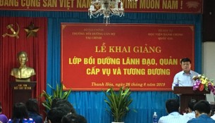 TS. Bùi Huy Tùng, Chánh Văn phòng, phụ trách điều hành Ban Quản lý bồi dưỡng phát biểu khai giảng khóa học