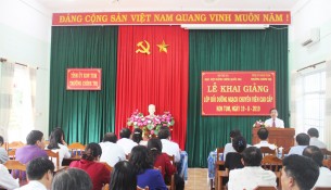 TS. Nguyễn Đăng Quế, Phó Giám đốc Học viện Hành chính Quốc gia phát biểu tại buổi lễ