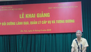 NGUT.TS. Vũ Thanh Xuân – Phó Giám đốc Học viện Hành chính Quốc gia phát biểu khai giảng