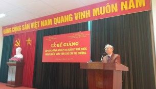 TS. Vũ Thanh Xuân - Phó Bí thư Đảng ủy, Phó Giám đốc Học viện Hành chính Quốc gia phát biểu tại buổi lễ