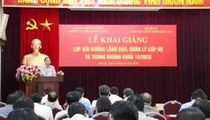 Các đại biểu và học viên tham dự lễ khai giảng
Lớp bồi dưỡng lãnh đạo, quản lý cấp vụ và tương đương khóa 19/2020