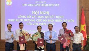 LÃNH ĐẠO TRAO QUYÊYS ĐỊNH