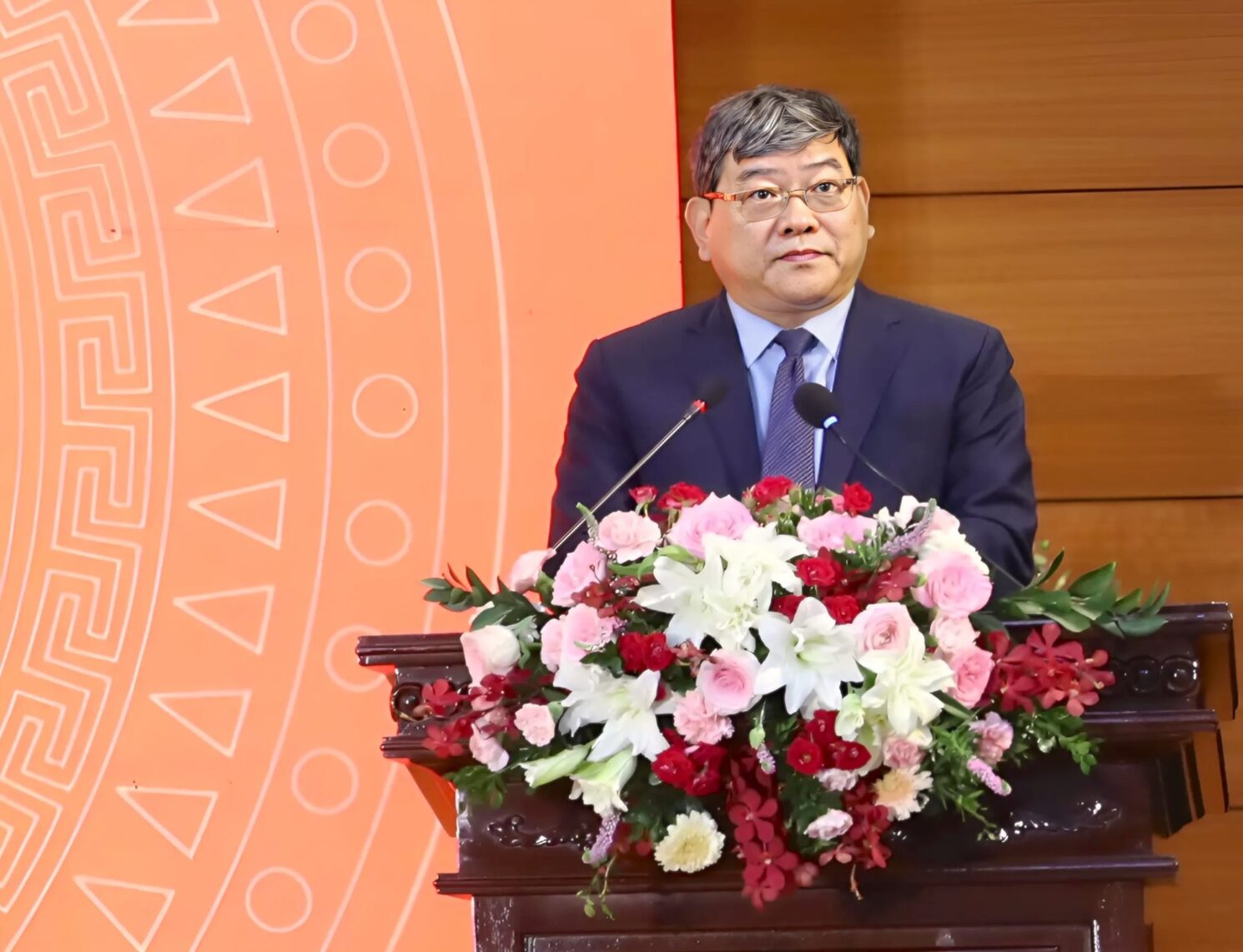 Đồng chí Nguyễn Duy Bắc, Phó Bí thư Đảng ủy, Phó Giám đốc Học viện Chính trị Quốc gia Hồ Chí Minh phát biểu chỉ đạo Đại hội trong phiên buổi sáng