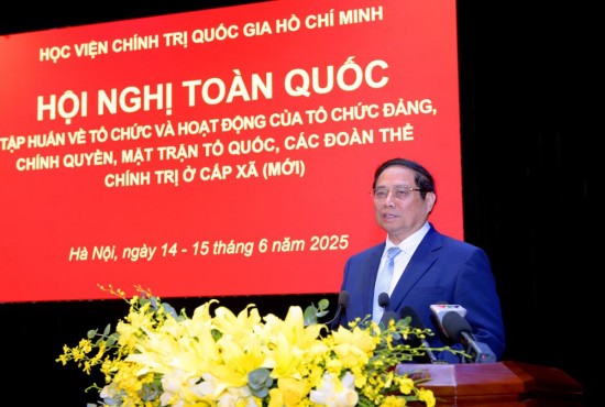 Thủ tướng Chính phủ Phạm Minh Chính phát biểu ý kiến tại hội nghị.
