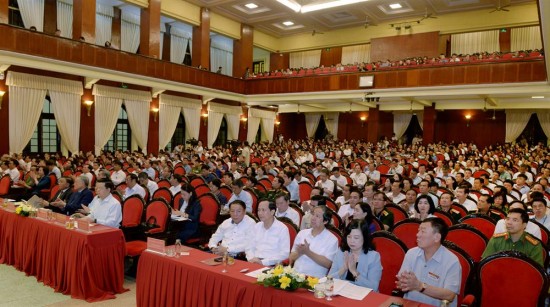 Các đồng chí Lãnh đạo Đảng, Nhà nước, các đại biểu tham dự hội nghị.