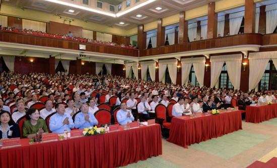 Các đồng chí Lãnh đạo Đảng, Nhà nước, các đại biểu tham dự hội nghị