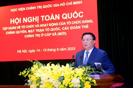 Đồng chí Nguyễn Xuân Thắng, Uỷ viên Bộ Chính trị, Giám đốc Học viện Chính trị quốc gia Hồ Chí Minh, Chủ tịch Hội đồng Lý luận Trung ương phát biểu tại hội nghị.