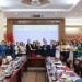 Các đại biểu chụp ảnh lưu niệm