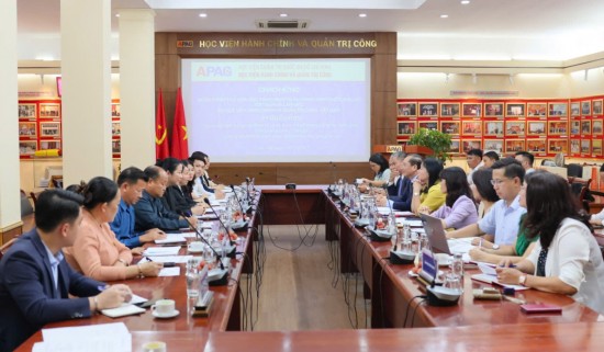 Quang cảnh buổi làm việc